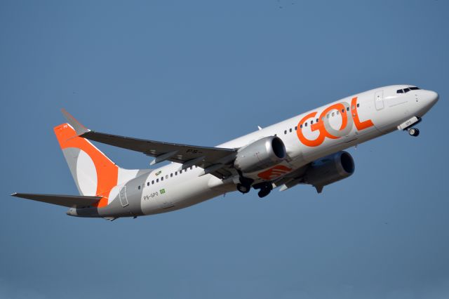 Boeing 737-700 (PS-GPO)