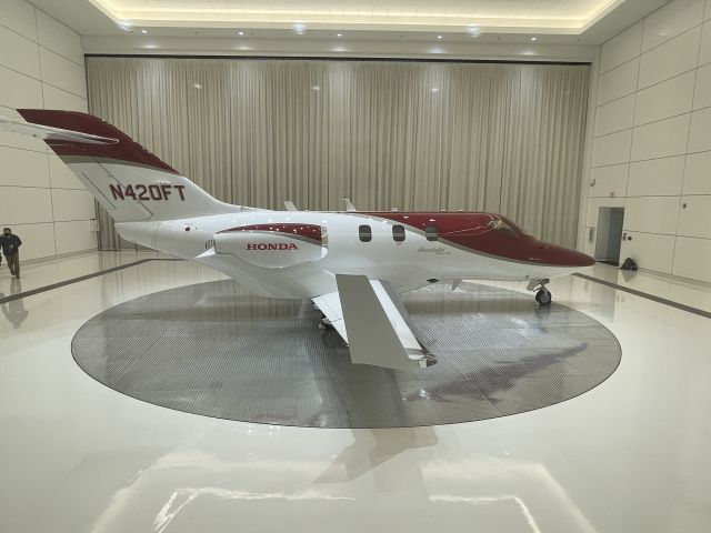 N420FT — - HondaJet served on a Lazy Susan