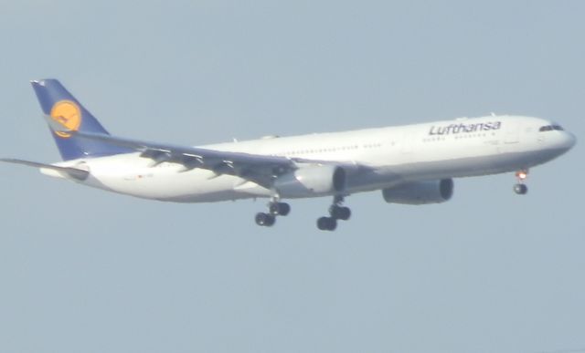 Airbus A330-300 (D-AIKG)