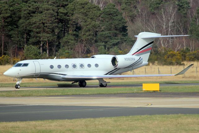 GULFSTREAM AEROSPACE G-7 Gulfstream G600 (N982RW) - Taxiing to depart rwy 06 on 15-Mar-22 heading for EGGW.