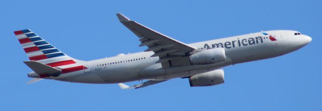 Airbus A330-200 (N279AY) - American 1726 taking off for sunny and warm Orlando