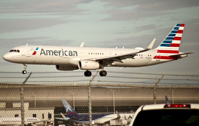 Airbus A321 (N146AA)