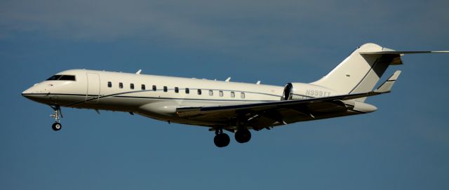 Bombardier Global Express (N999YY) - Arrival from KTEB, Landing 30L, KSJC, March 16, 2013