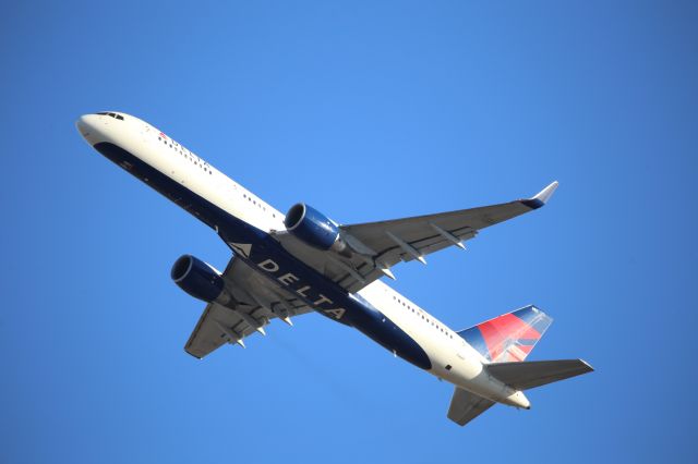 Boeing 757-200 (N705TW)