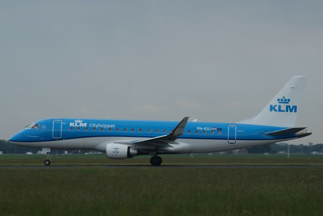 Embraer 170/175 (PH-EXJ) - KLM Cityhopper EMB170-175 cn597 Take Off RWY36L 22-5-2018