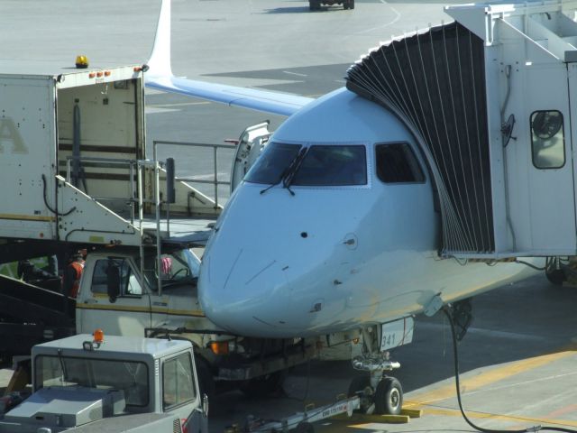 Embraer ERJ-190 (C-FNAN)