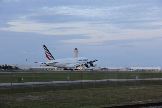 Airbus A380-800 —