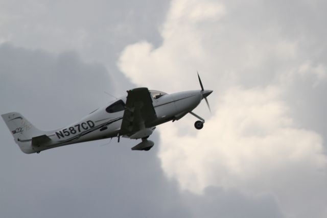 Cirrus SR-22 (N587CD) - Departing airport