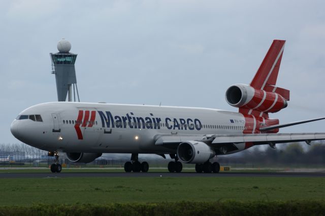 Boeing MD-11 (PH-MCP) - take off r 36 l