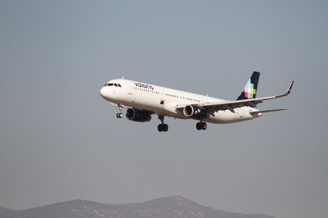 Airbus A321 (XA-VLZ) - FINAL APPROACH 27 MMTJ