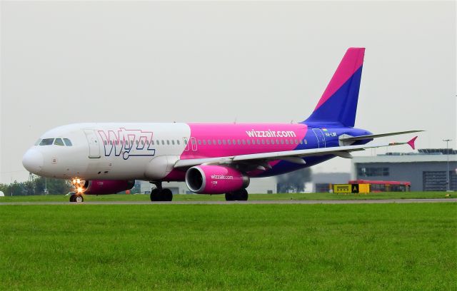 Airbus A320 (HA-LWK) - EPLB