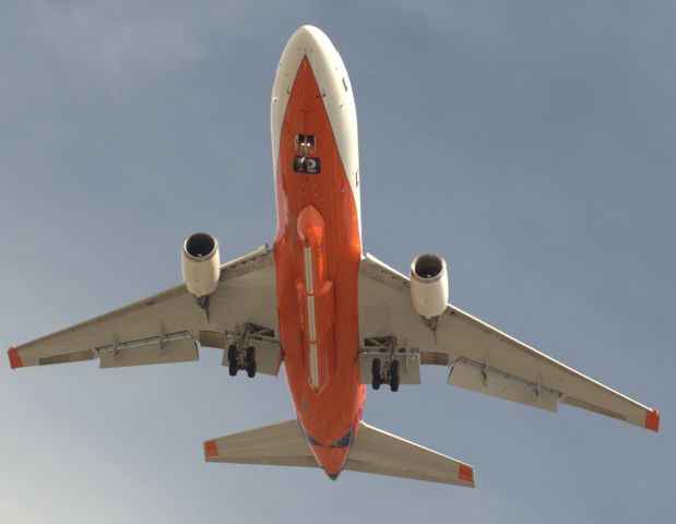 McDonnell Douglas DC-10 (N612AX) - Tanker 910 from 10 Tanker in it's new livery returning to base at KABQ