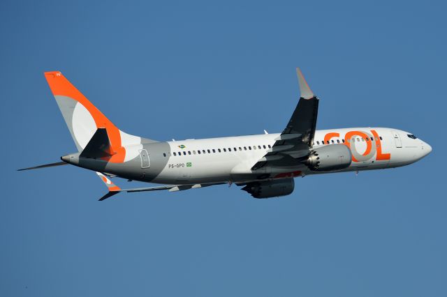 Boeing 737-700 (PS-GPO)