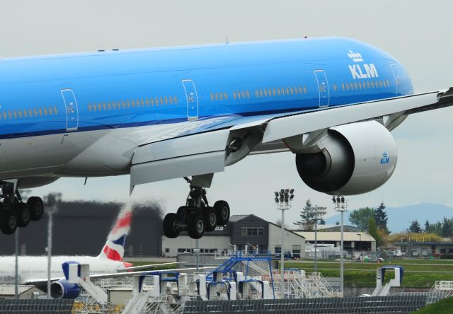 Boeing 777-200 (PH-BVC) - KLM PH-BVC Boeing 777