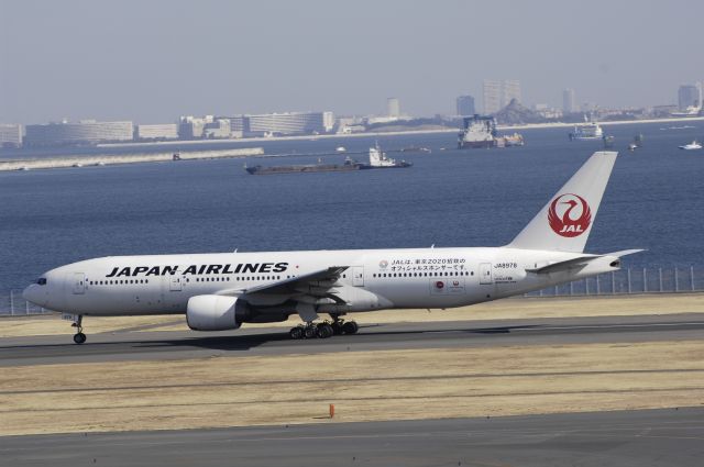 Boeing 777-200 (JA8978) - Landing at Haneda Intl Airport Rwy34R on 2013/01/30 "Olympic Campaing c/s"