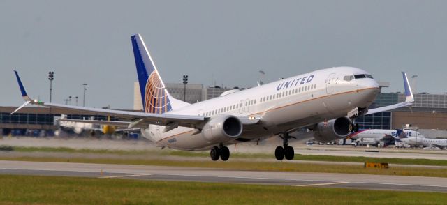 Boeing 737-900 (N68843)