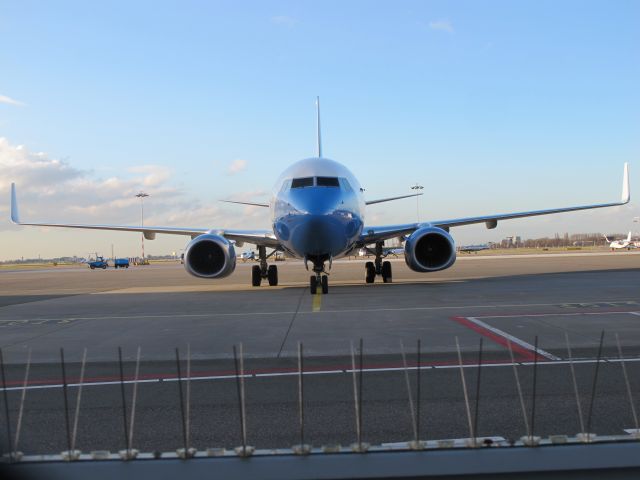 Boeing 737-700 (05-0932)