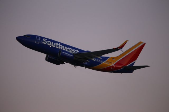 Boeing 737-700 (N960WN)