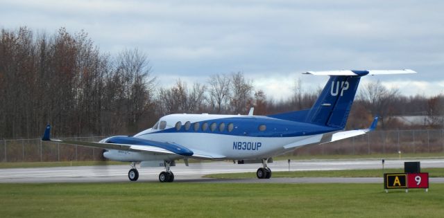 Beechcraft Super King Air 350 (N830UP) - Taxiing for departure is this 2014 Beechcraft Super King Air 350i in the Autumn of 2022.