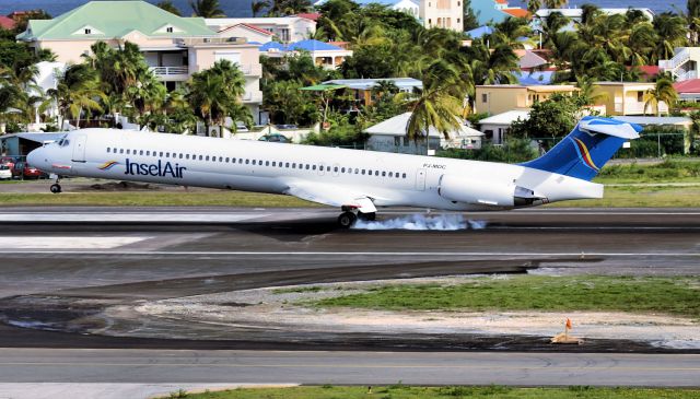 McDonnell Douglas MD-83 (PJ-MDC)