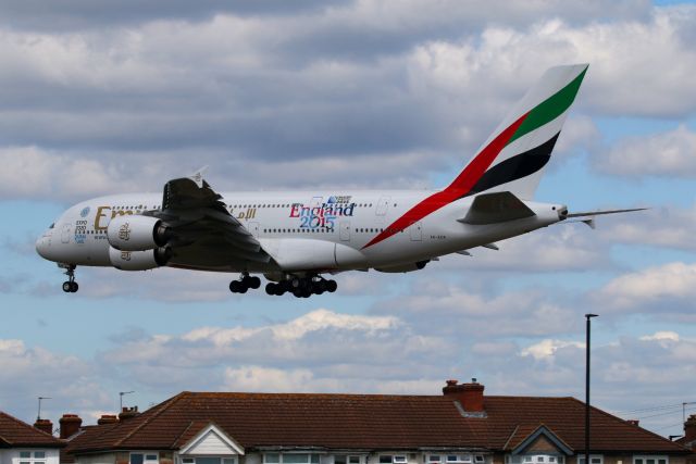 Airbus A380-800 (A6-EER)