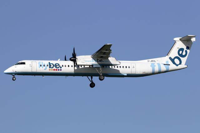 de Havilland Dash 8-400 (G-JECL)