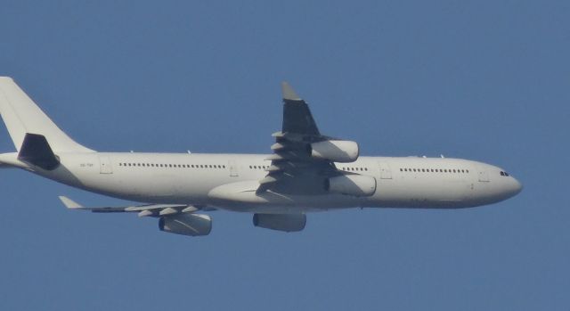 Airbus A340-300 (CS-TQY) - RAAF flight 5K35 after departing Brisbane Airport. Hi-Fly charter aircraft.