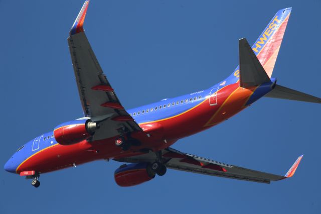 Boeing 737-700 (N7738A)