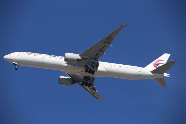 BOEING 777-300ER (B-7343)