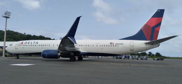 Boeing 737-900 (N805DN)