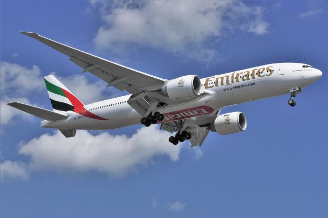 Boeing 777-200 (A6-EWE) - Emirates brought their Boeing 777-200LR today instead of the normal -300ER.