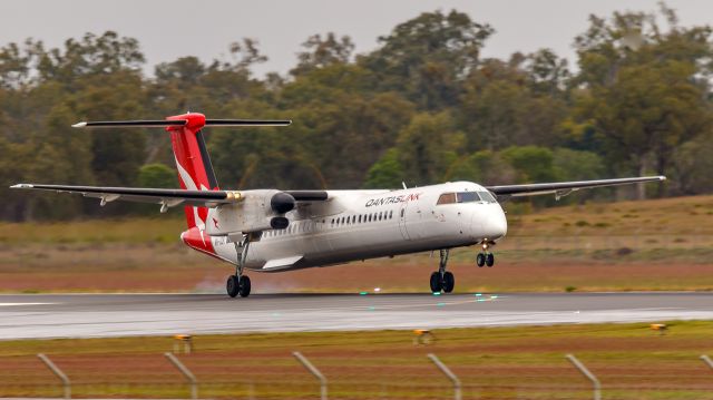 de Havilland Dash 8-400 (VH-QOX)