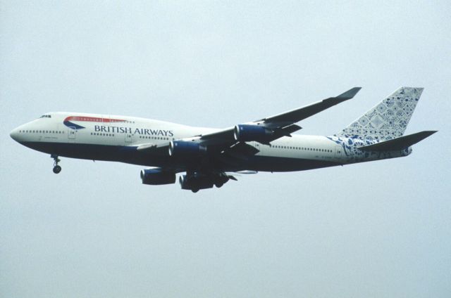 Boeing 747-400 (G-CIVN) - Final Approach to Narita Intl Airport Rwy34L on 2000/10/18