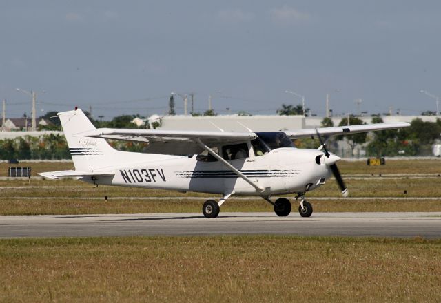 Cessna Skyhawk (N103FV)