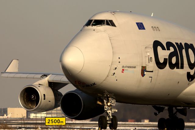 Boeing 747-400 (LX-SCV)