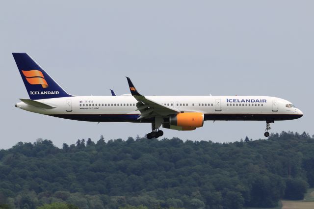 Boeing 757-200 (TF-FIK)