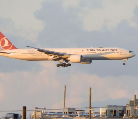 BOEING 777-300ER (TC-JJO)