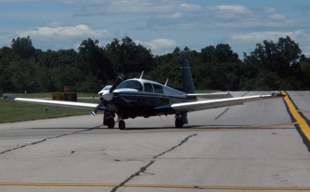 Mooney M-20 (N3663H) - Taxi to RW34.