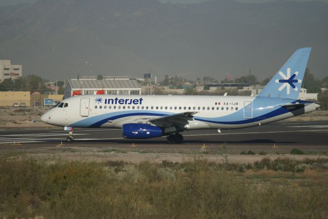 Sukhoi Superjet 100 (XA-IJR)