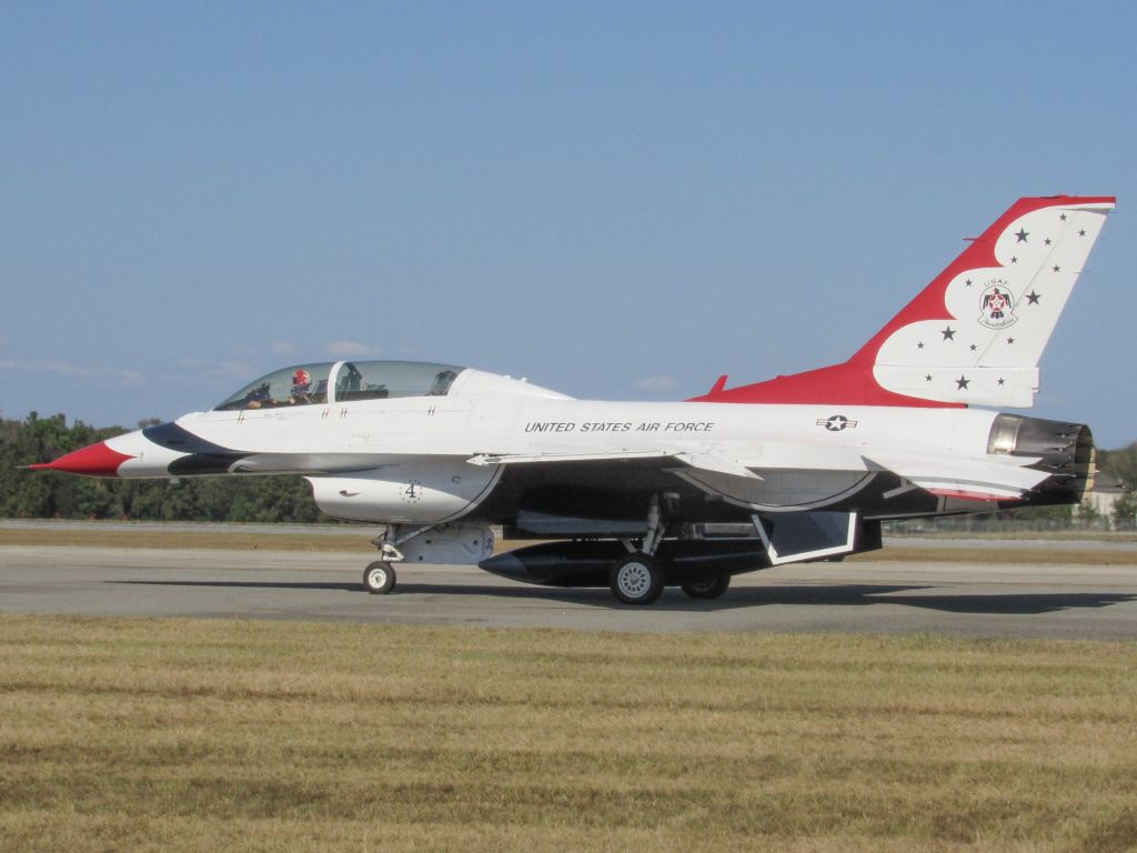 Lockheed F-16 Fighting Falcon —
