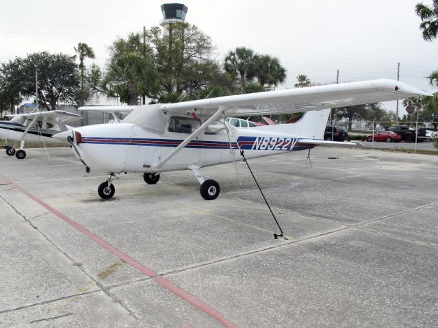 Cessna Skyhawk (N8922V)