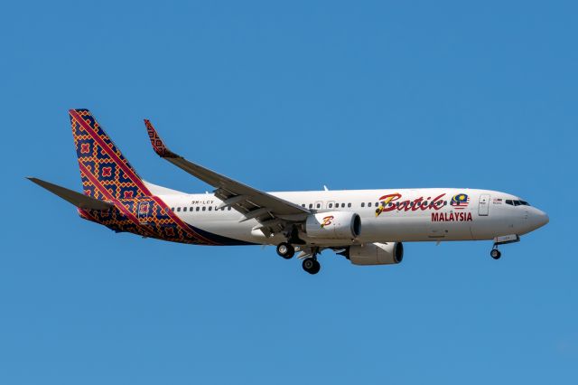 Boeing 737-700 (9M-LCV) - Boeing 737-800 cn 41007-2023. Batik Air 9M-LCV ex Garuda PK-GNS final runway 21 YPPH 25 June 2023