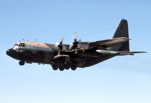 Lockheed C-130 Hercules (A97012) - AUSTRALIA - AIR FORCE - LOCKHEED C-130H HERCULES (L-382) - REG : A97-012 (CN 382-4793) - ADELAIDE INTERNATIONAL AIRPORT SA. AUSRALIA - YPAD 4/11/1989