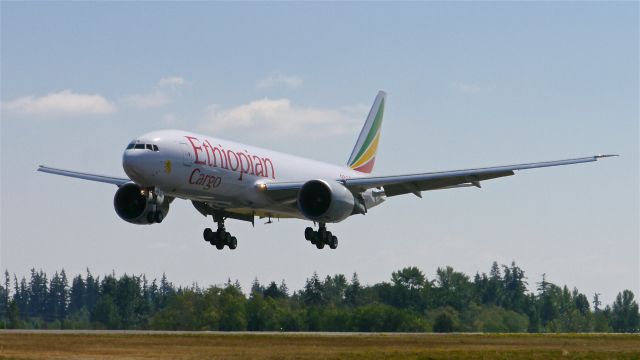 Boeing 777-200 (ET-AVN) - BOE180 on short final to Rwy 34L to complete a C1 flight on 8.27.18. (B777-F60 / ln 1570 / cn 65397).