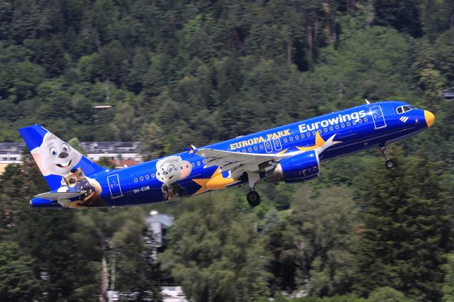 Airbus A320 (9H-EUM)