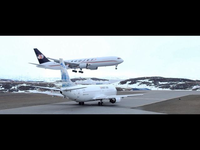 Boeing 737-200 (C-FFNM) - Cargo Jet arriving while First Air 861 waits