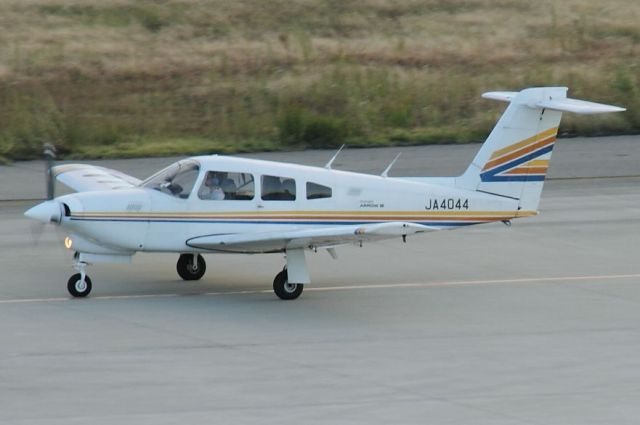 Piper Cherokee (JA4044)