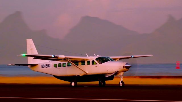 Cessna Caravan (N915HQ)