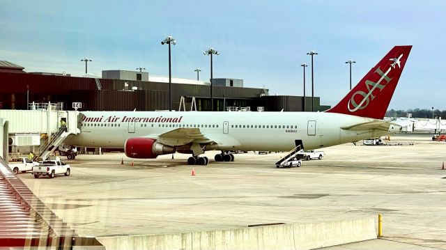 BOEING 767-300 (N468AX)