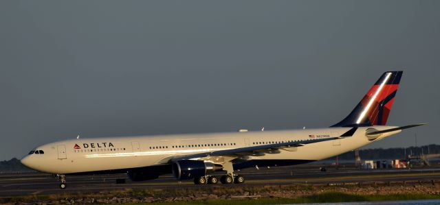 Airbus A330-300 (N829NW)